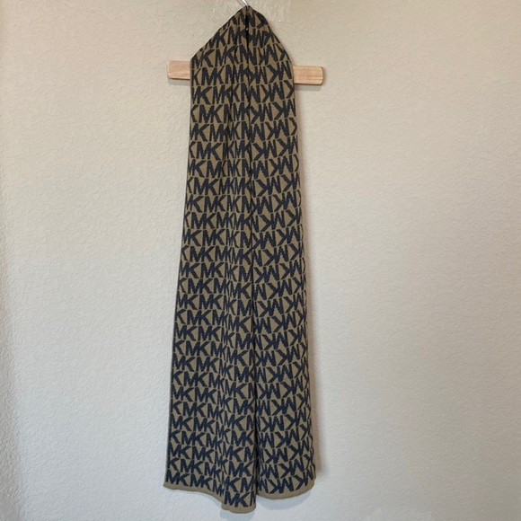 Michael Kors Signature Logo Brown & Gray Scarf OSFM - Picture 1 of 6